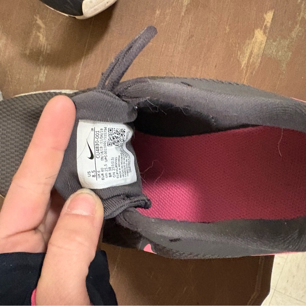 Nike Women's Athletic Shoes in Gray and Pink